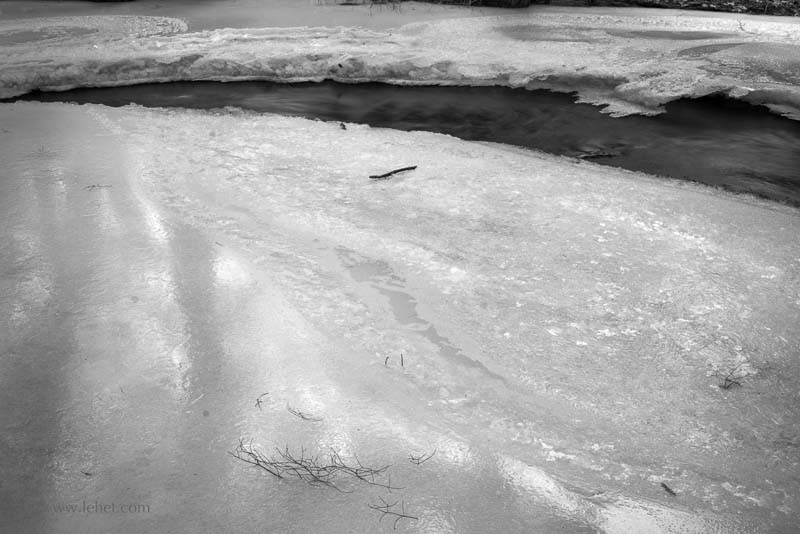 Curved Stream,Sparkling Ice