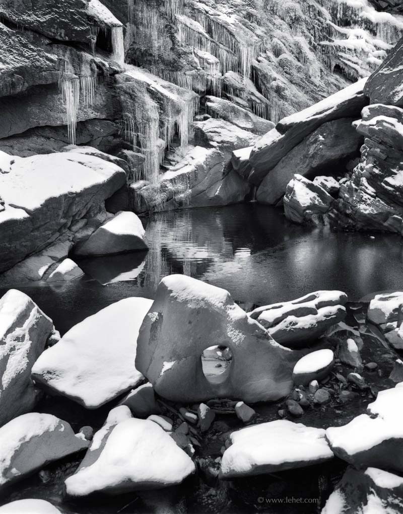 Cavendish Gorge, Rock with Hole, Icicles